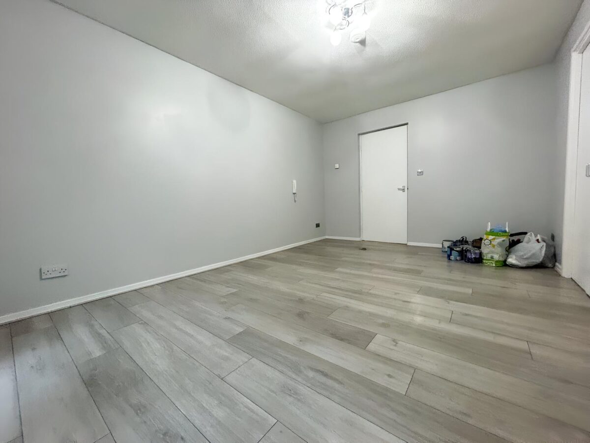 1 Bedroom Flat To Let - HP12