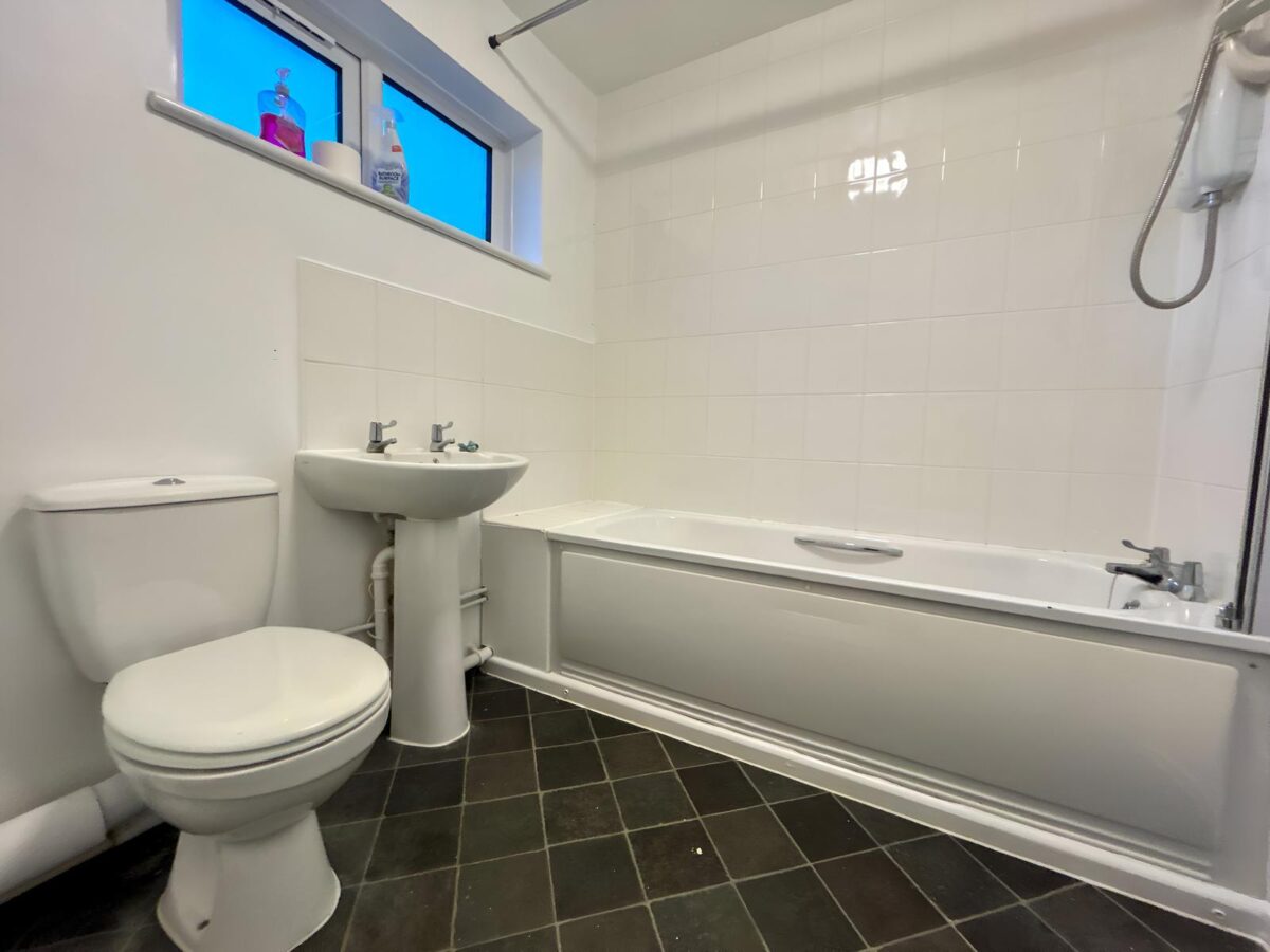 1 Bedroom Flat To Let - HP12