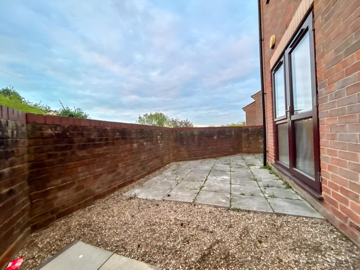 1 Bedroom Flat To Let - HP12