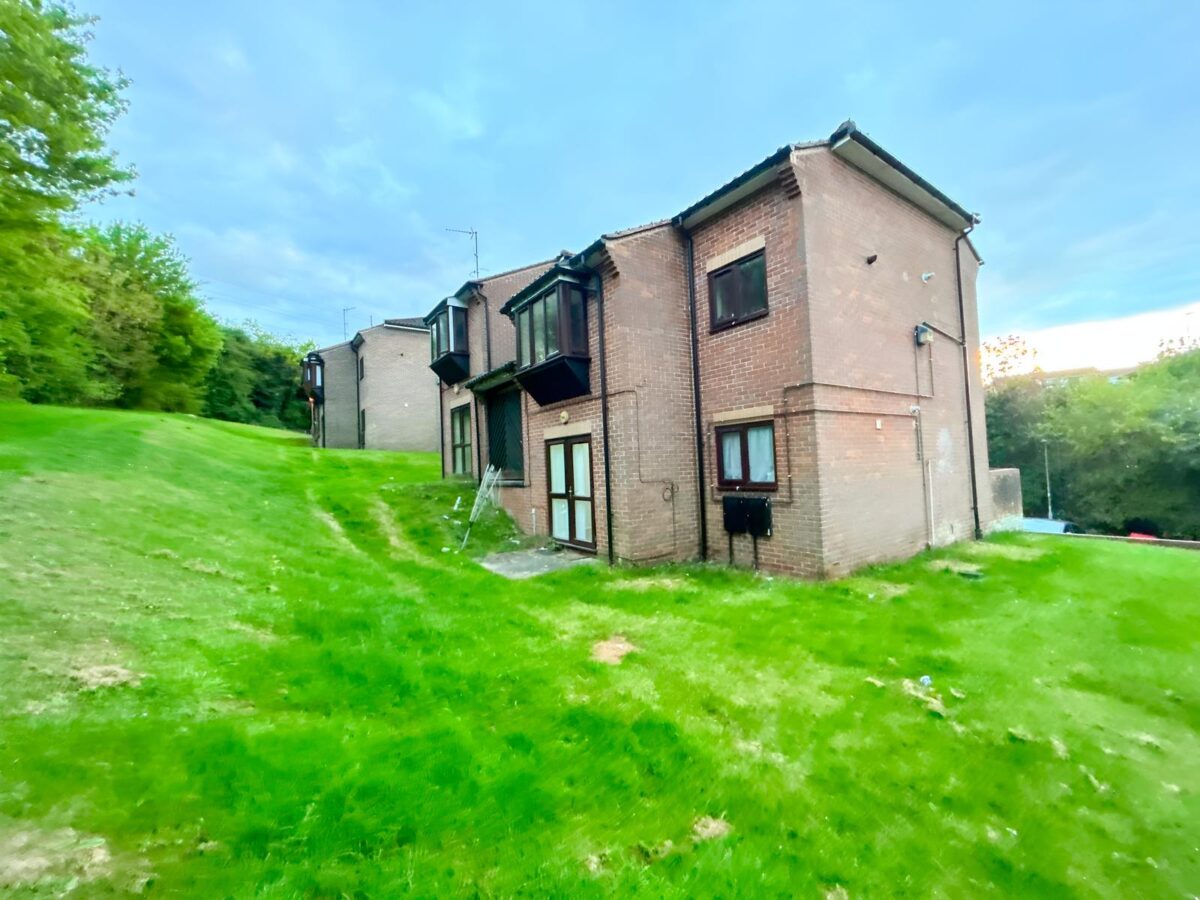 1 Bedroom Flat To Let - HP12