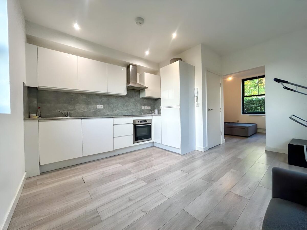 1 Bedroom Flat To Let - HP13
