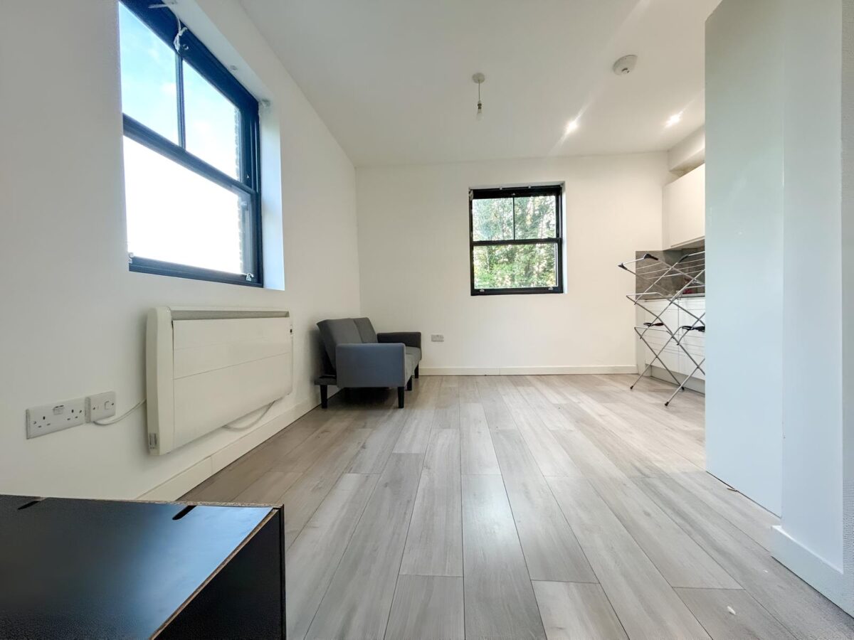 1 Bedroom Flat To Let - HP13