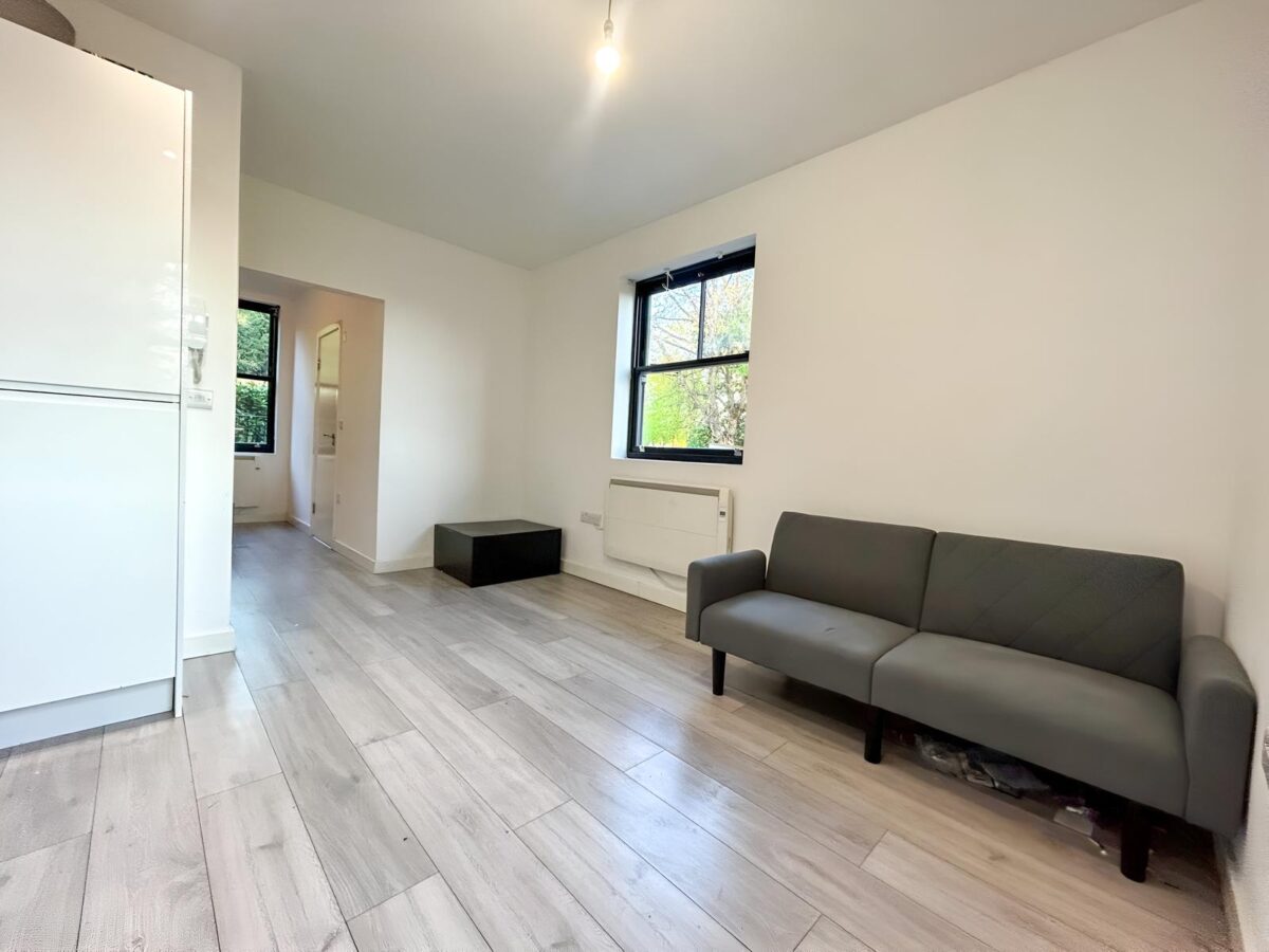 1 Bedroom Flat To Let - HP13