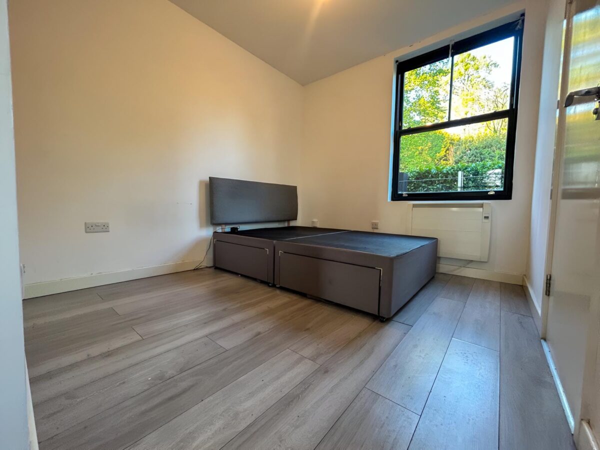 1 Bedroom Flat To Let - HP13