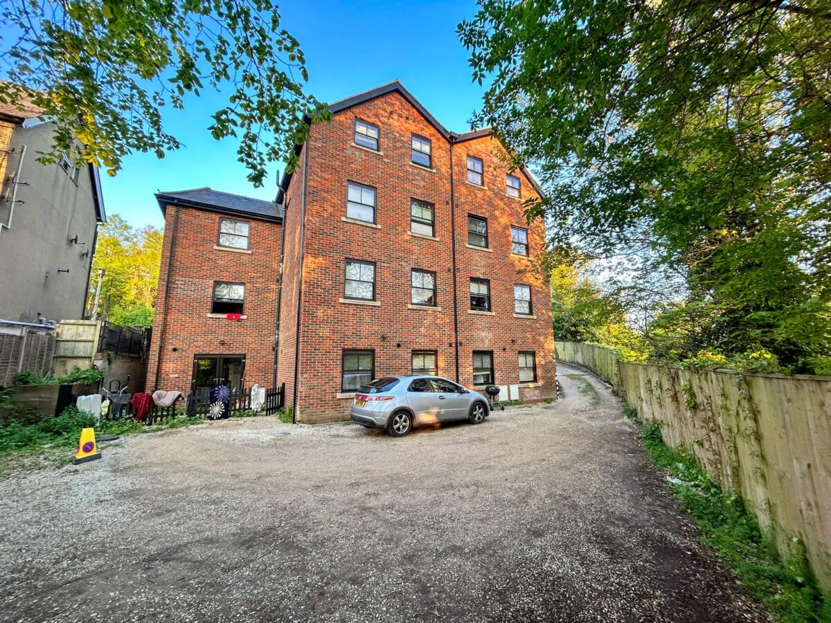 1 Bedroom Flat To Let - HP13