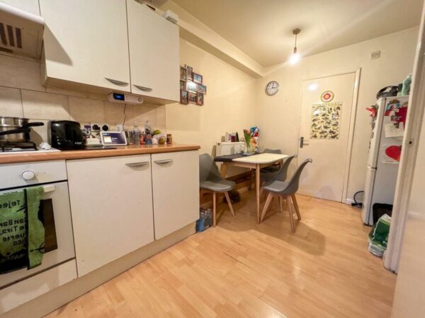 1 Bedroom Flat To Let - HP11