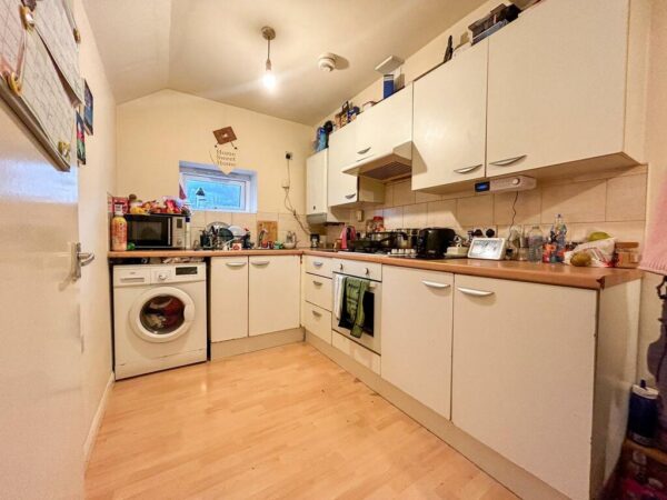1 Bedroom Flat To Let - HP11