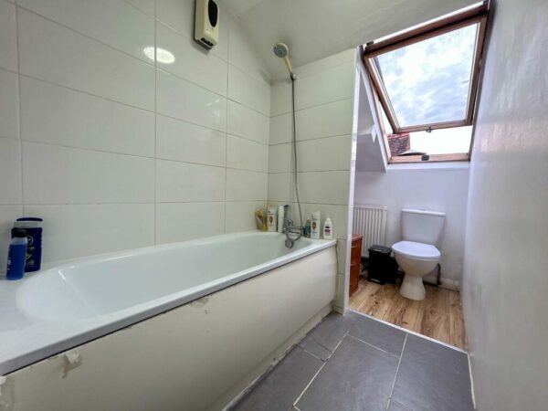 1 Bedroom Flat To Let - HP11