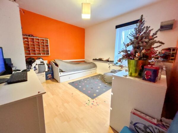 1 Bedroom Flat To Let - HP11