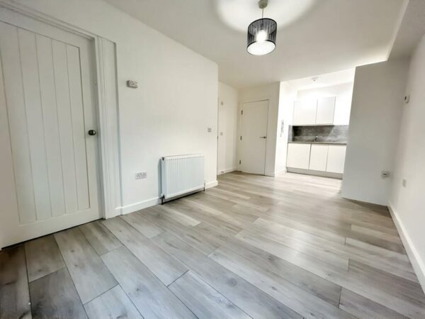 1 Bedroom Apartment To Let - HP13