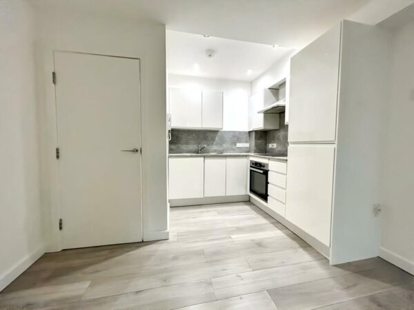 1 Bedroom Apartment To Let - HP13