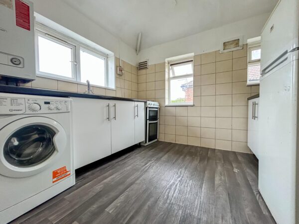 2 Bedroom Flat To Let - HP12