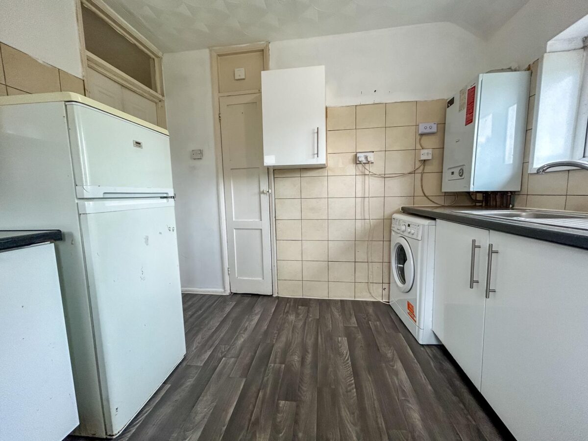 2 Bedroom Flat To Let - HP12