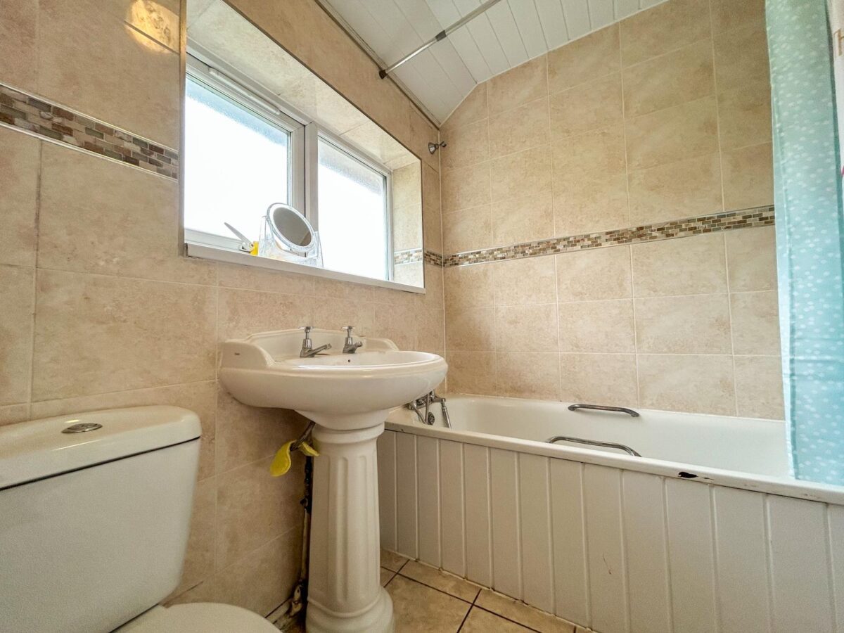 2 Bedroom Flat To Let - HP12