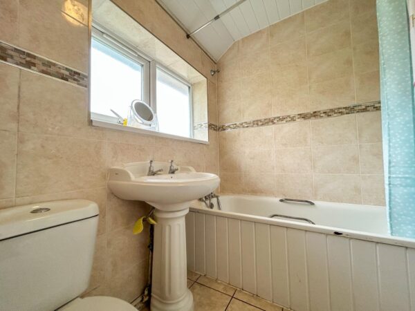 2 Bedroom Flat To Let - HP12