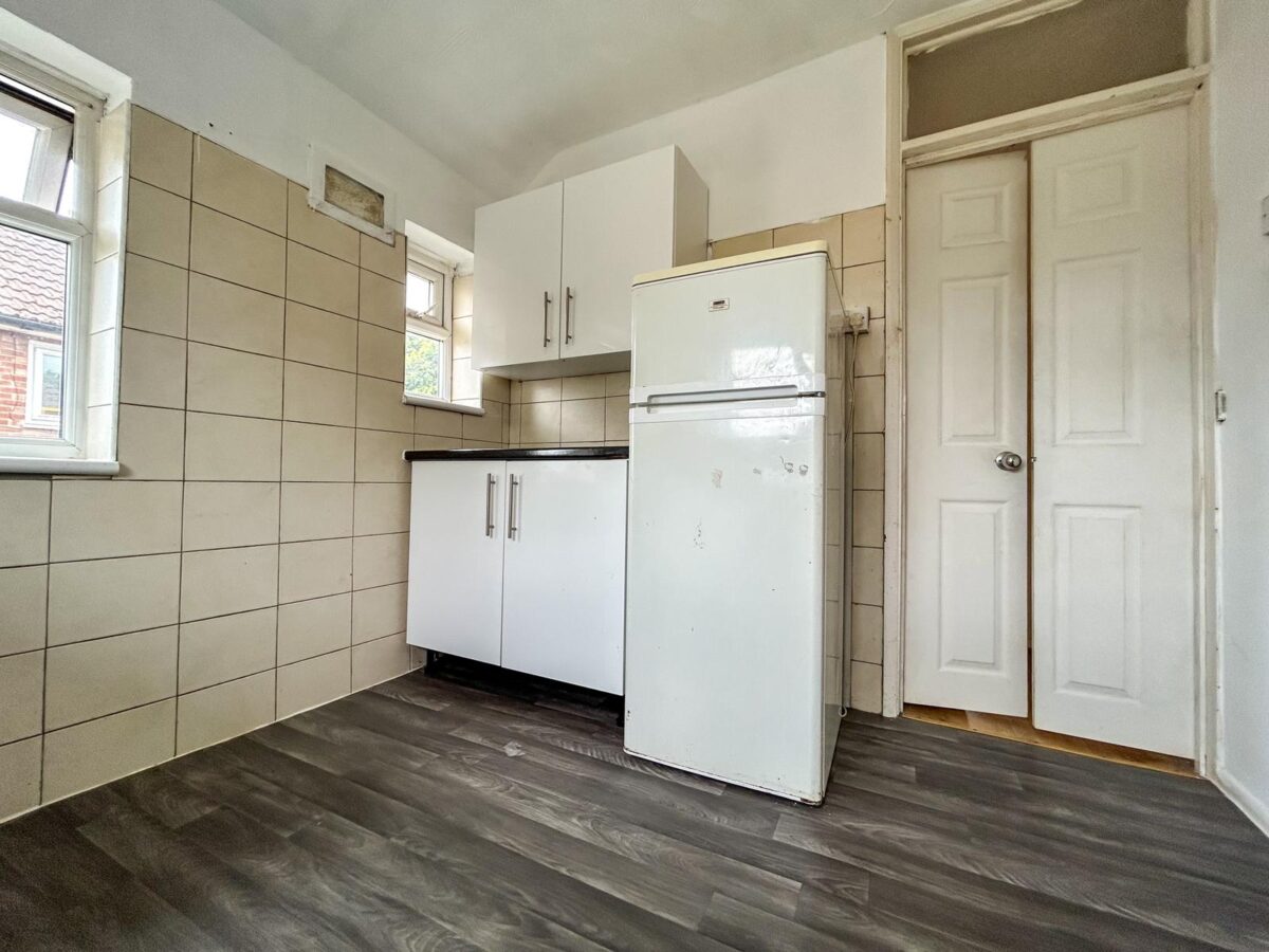 2 Bedroom Flat To Let - HP12