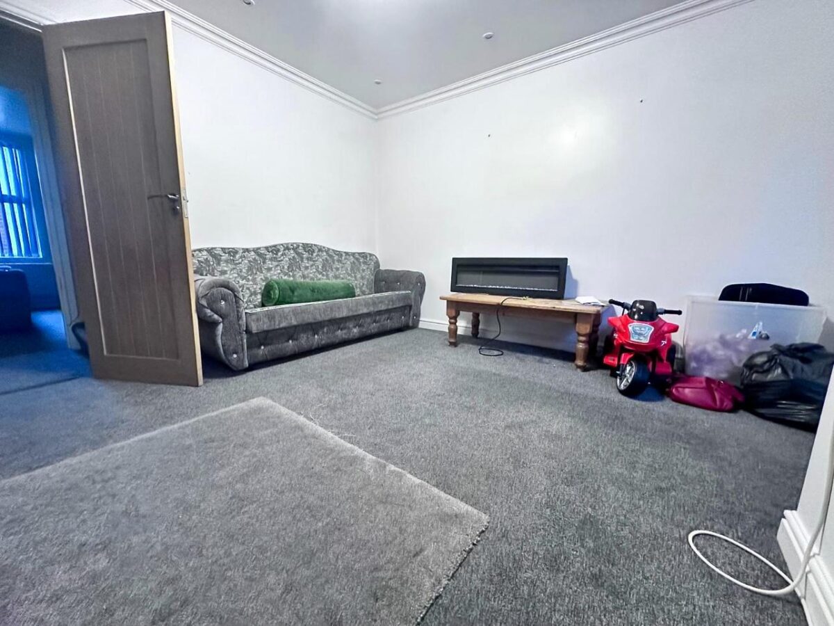 4 Bedroom House To Let - HP11