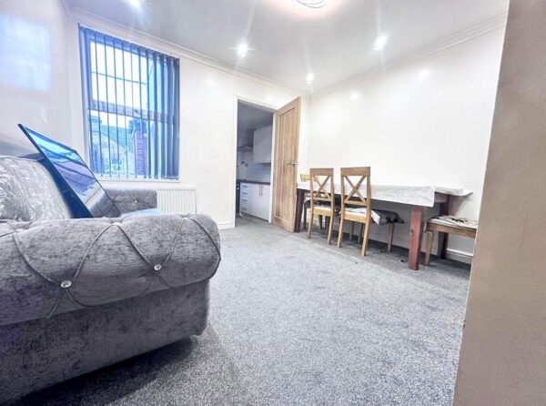 4 Bedroom House To Let - HP11