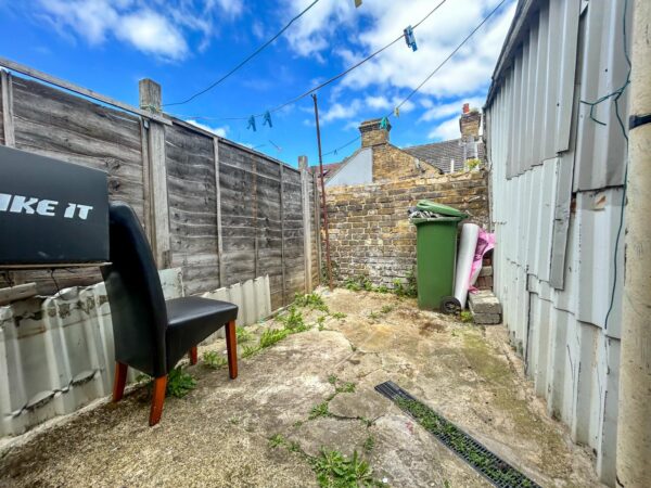 4 Bedroom House To Let - HP11