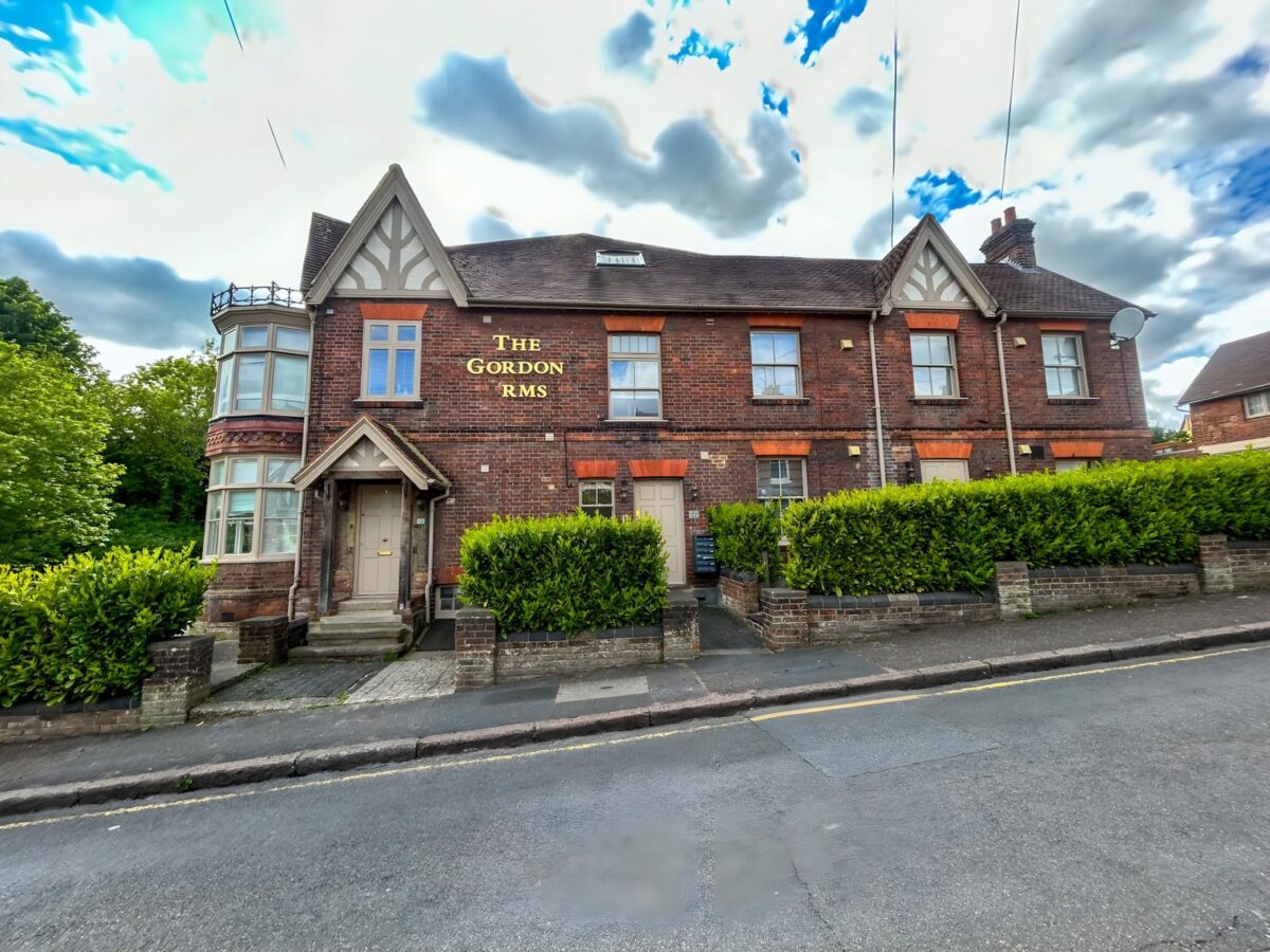 1 Bedroom Apartment To Let - HP13