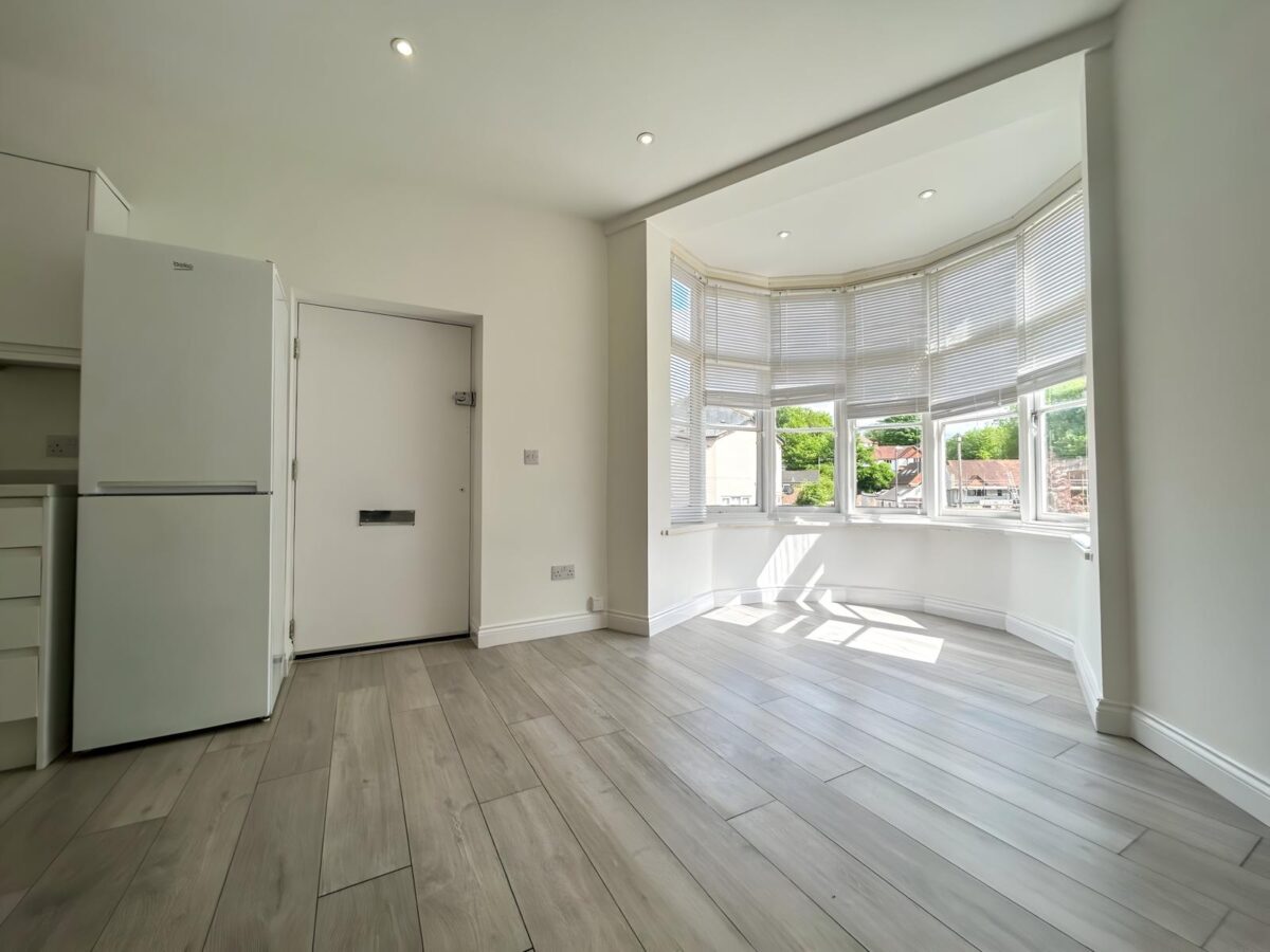 1 Bedroom Apartment To Let - HP13