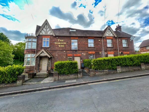1 Bedroom Apartment To Let - HP13