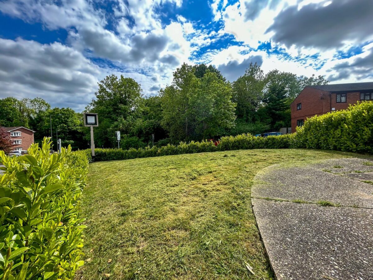 1 Bedroom Apartment To Let - HP13