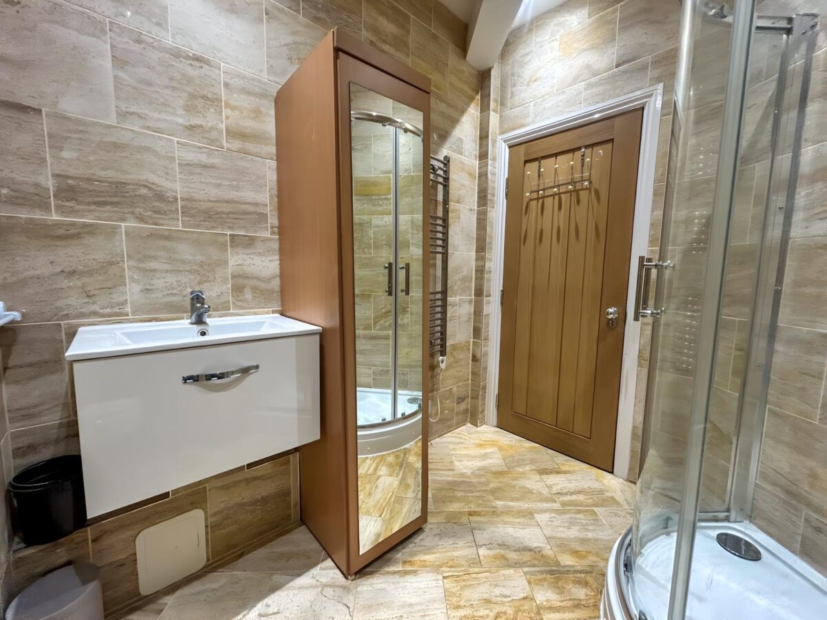 1 Bedroom Apartment To Let - HP13