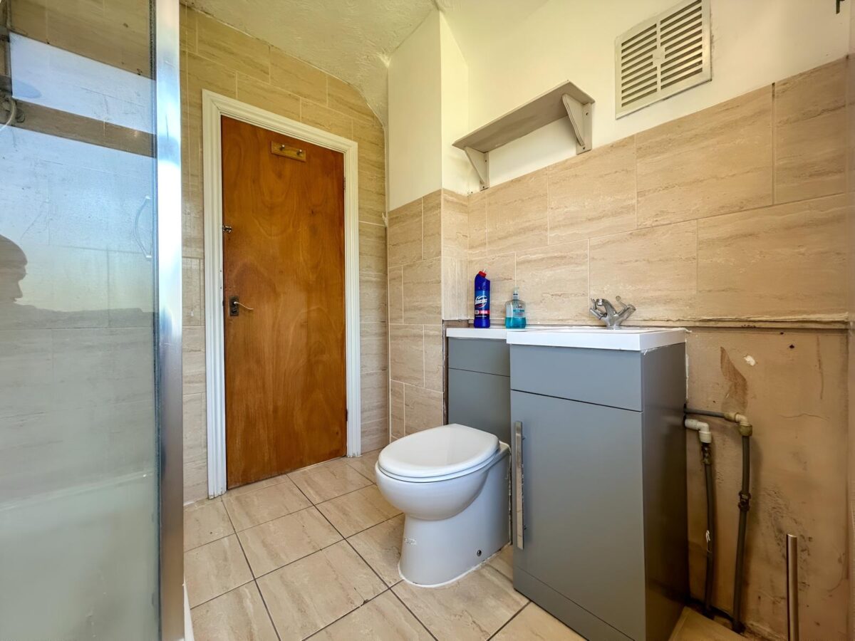 3/4 Bedroom House To Let - HP11