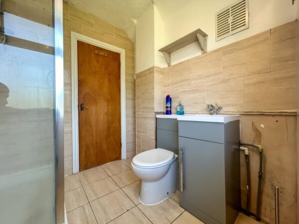 3/4 Bedroom House To Let - HP11