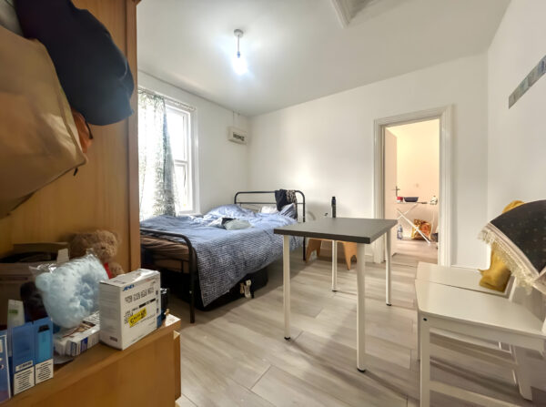 Studio Flat To Let - HP12