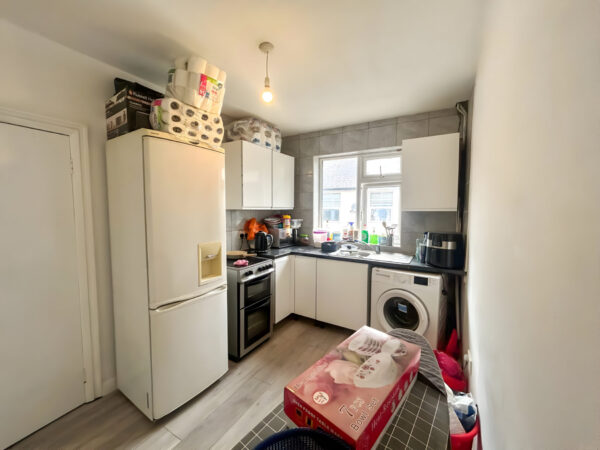 Studio Flat To Let - HP12
