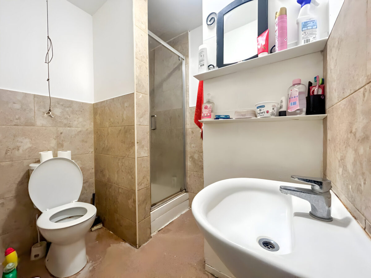 Studio Flat To Let - HP12