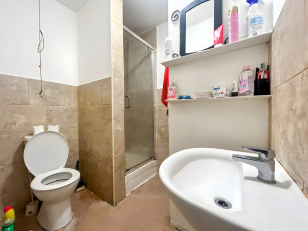 Studio Flat To Let - HP12
