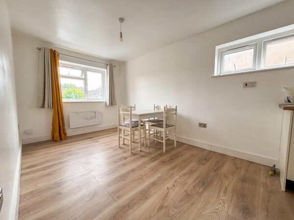 4 Bedroom Flat To Let - HP12