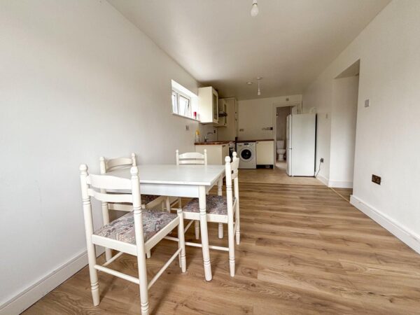 4 Bedroom Flat To Let - HP12