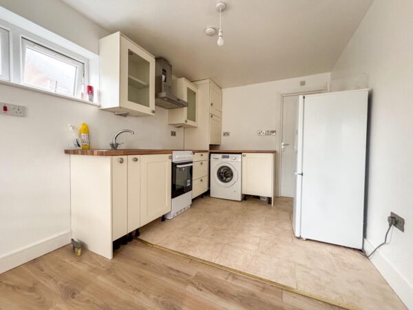 4 Bedroom Flat To Let - HP12