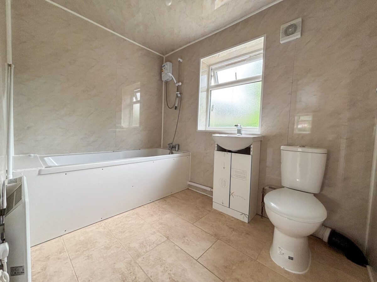4 Bedroom Flat To Let - HP12