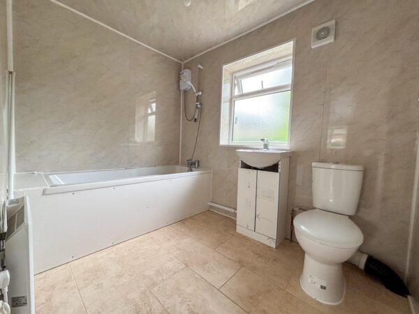 4 Bedroom Flat To Let - HP12