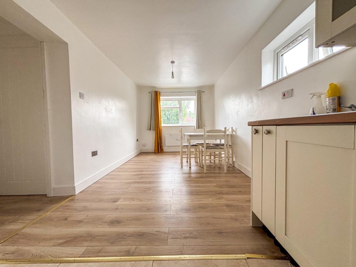4 Bedroom Flat To Let - HP12