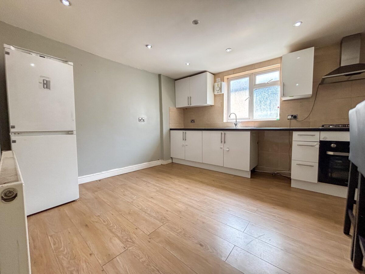 1 Bedroom Flat To Let - HP13
