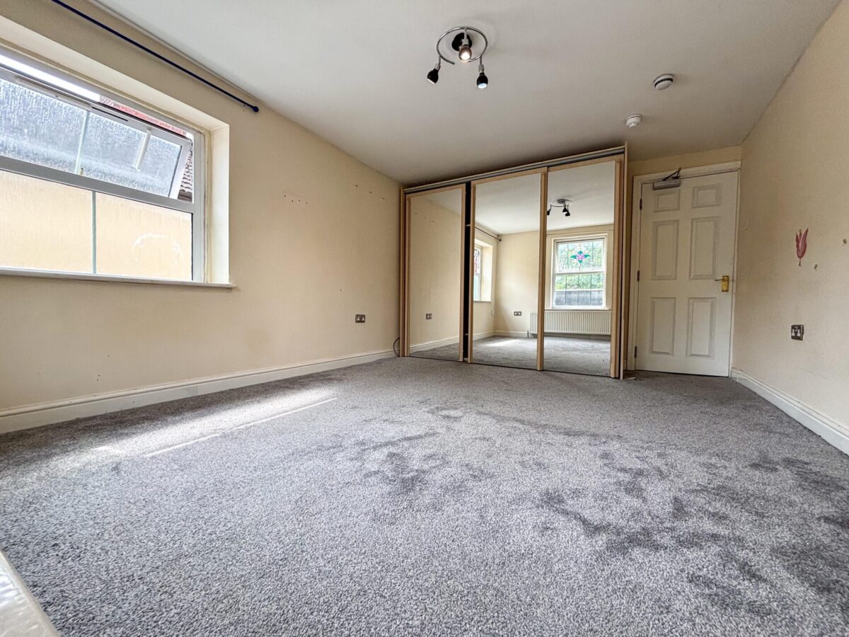 1 Bedroom Flat To Let - HP13