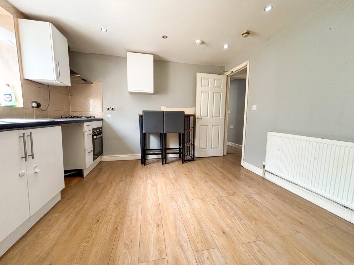 1 Bedroom Flat To Let - HP13