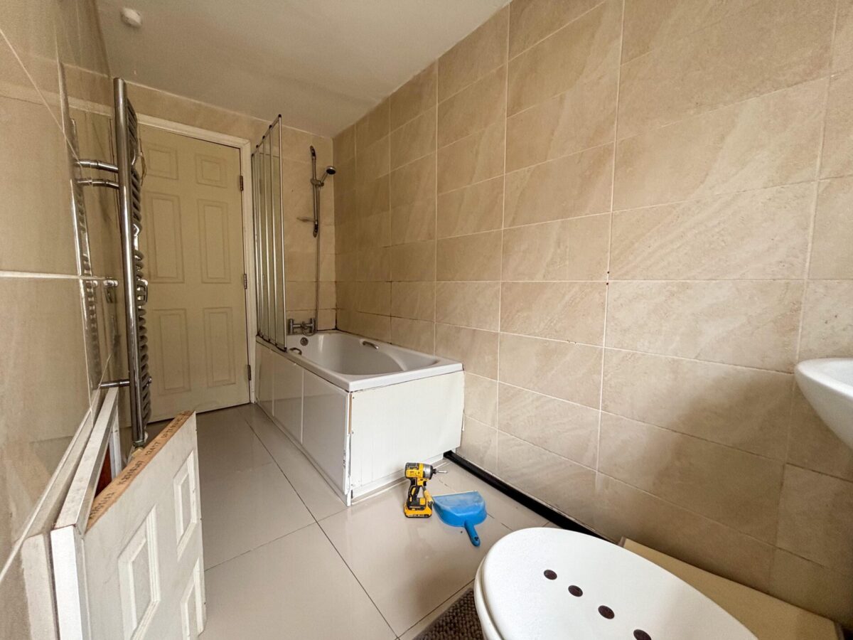 1 Bedroom Flat To Let - HP13