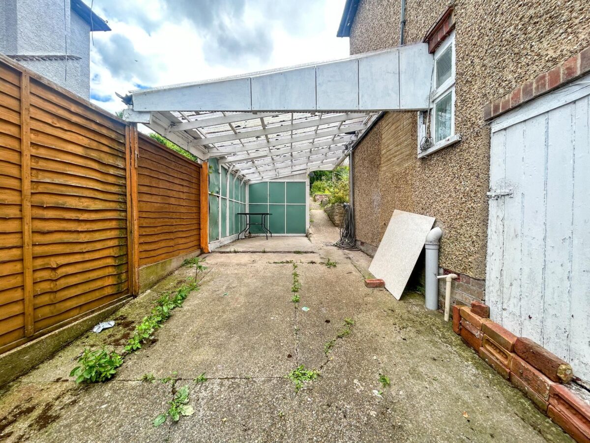 3/4 Bedroom House To Let - HP12