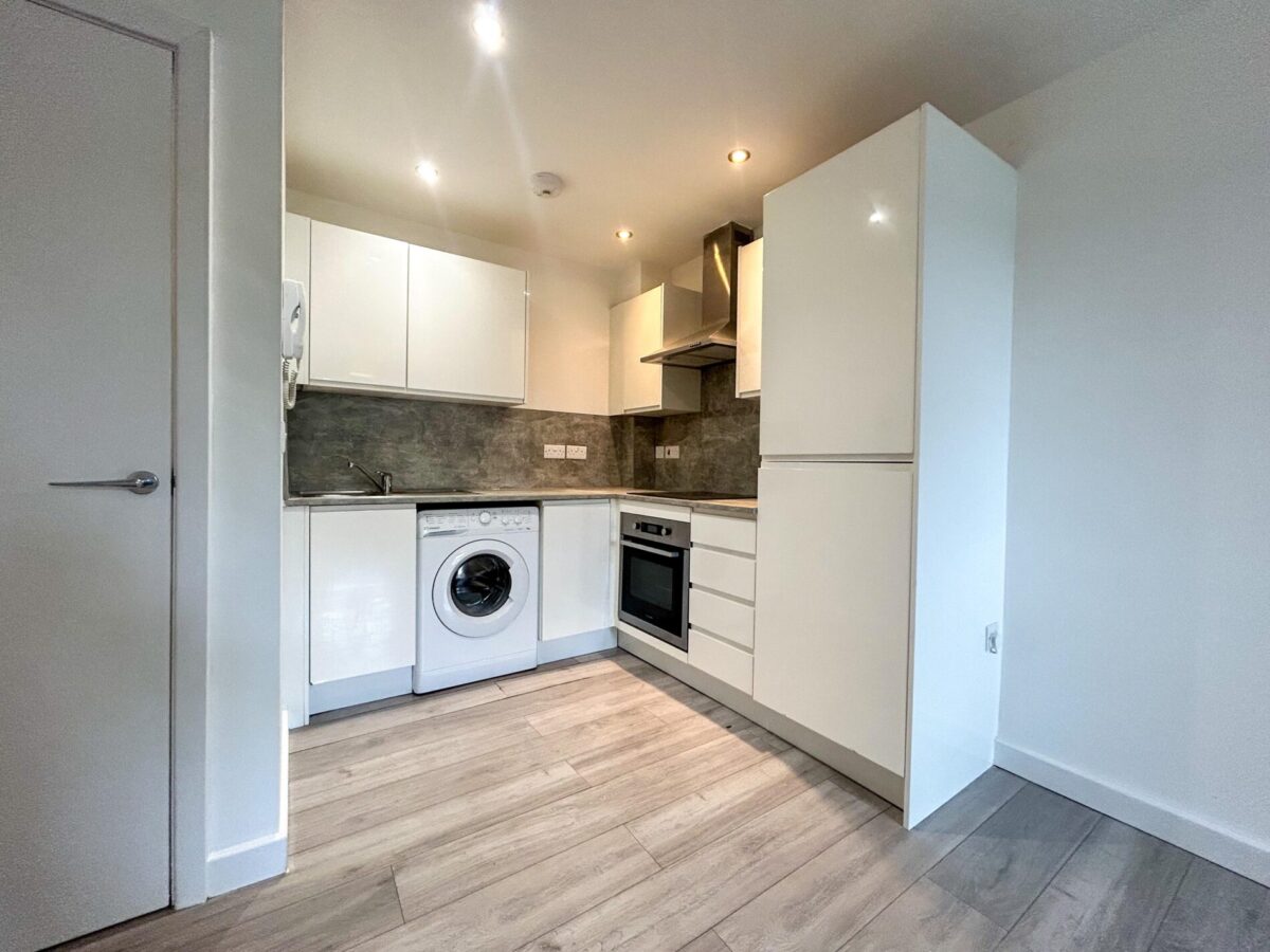 1 Bedroom Flat To Let - HP13
