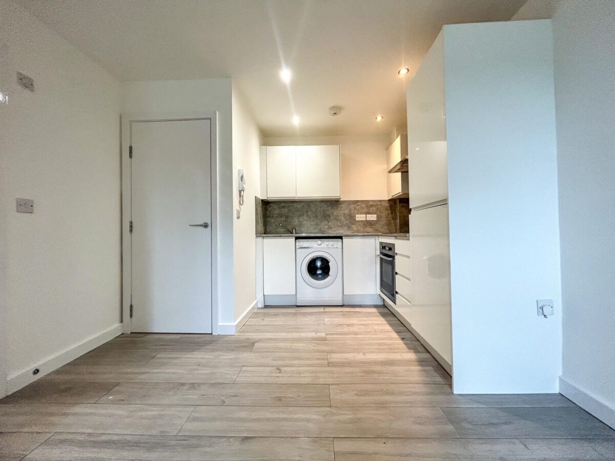 1 Bedroom Flat To Let - HP13