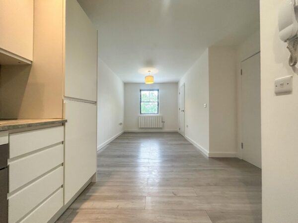 1 Bedroom Flat To Let - HP13