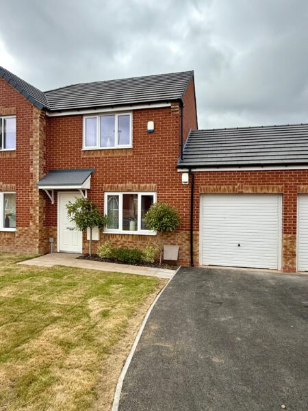Furnished 2 Bedroom House To Let - NG17