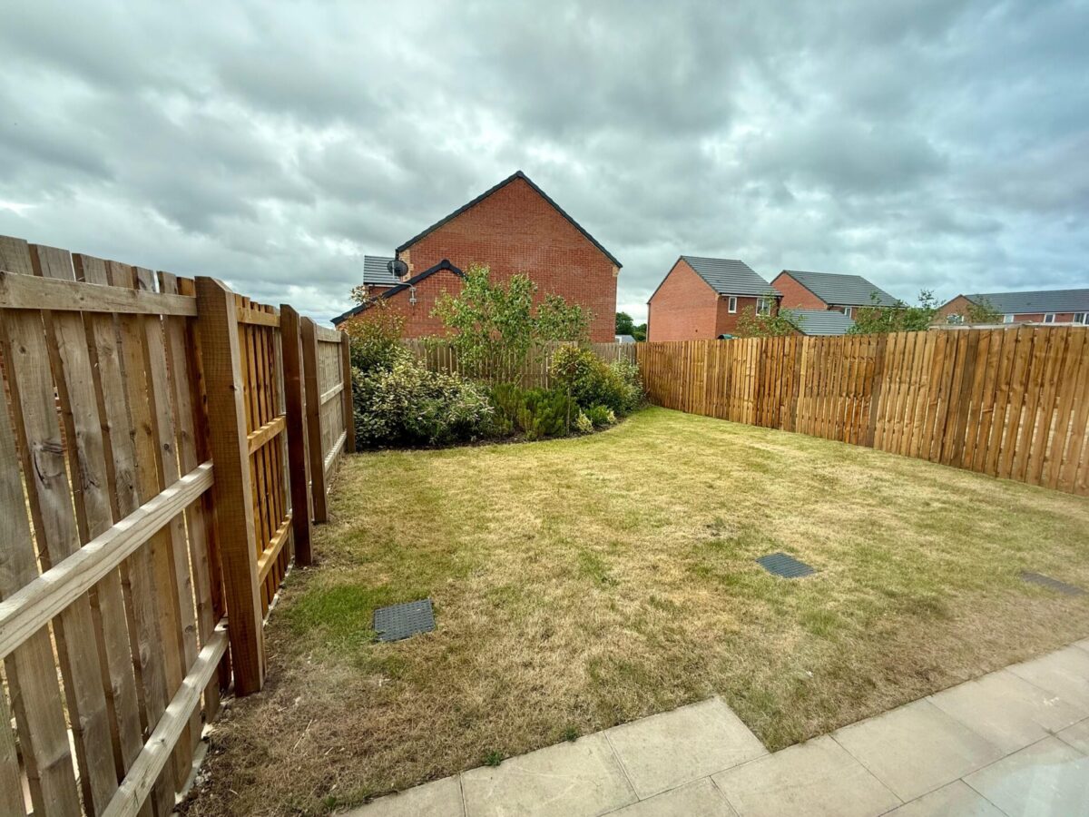 Furnished 2 Bedroom House To Let - NG17